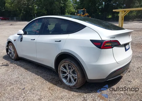 2023 Tesla Model Y Awd/Long Range Dual Motor All-Wheel Drive z USA, uszkodzony, nr VIN 7SAYGDEE8PA077608